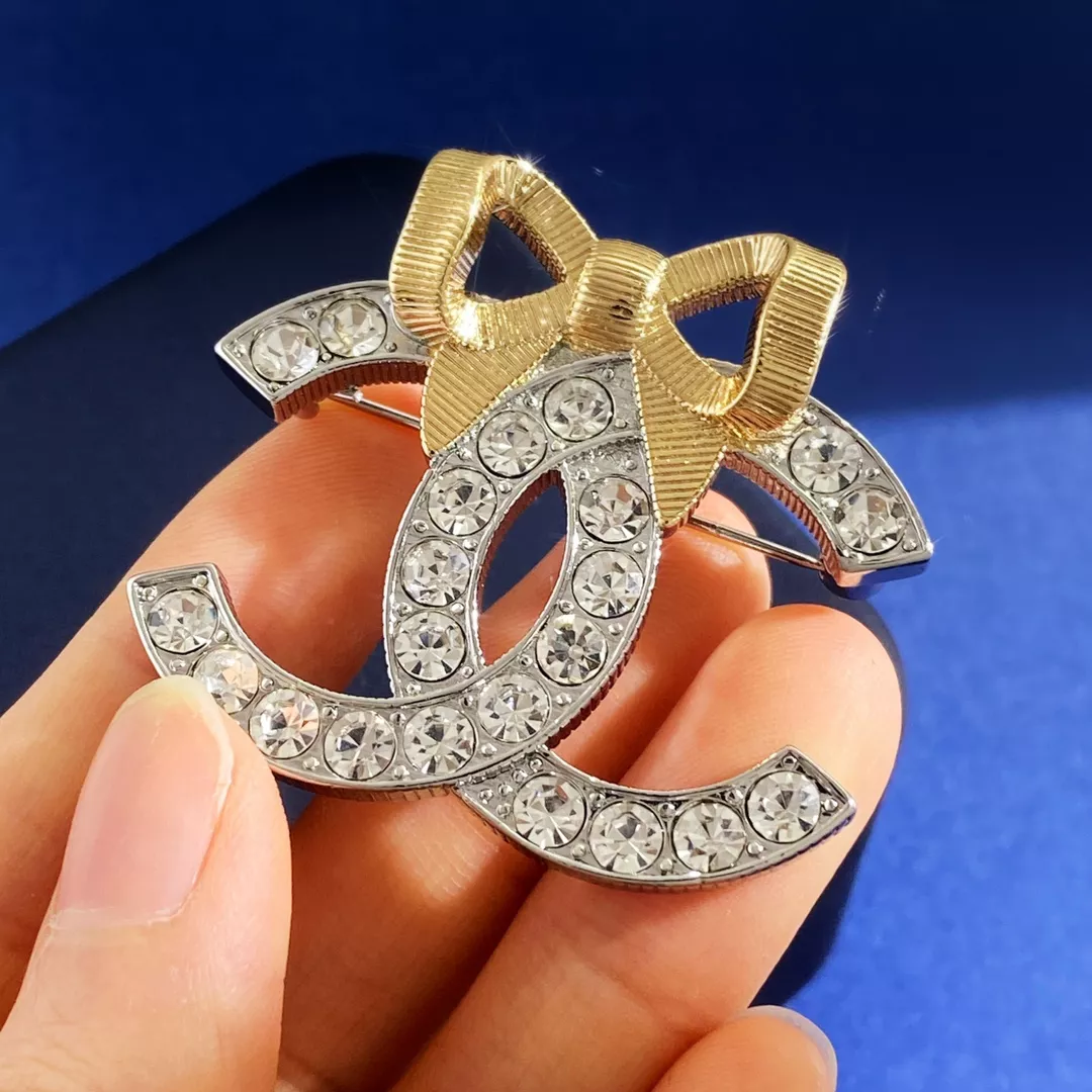 chanel brooches pour femme s_12705772